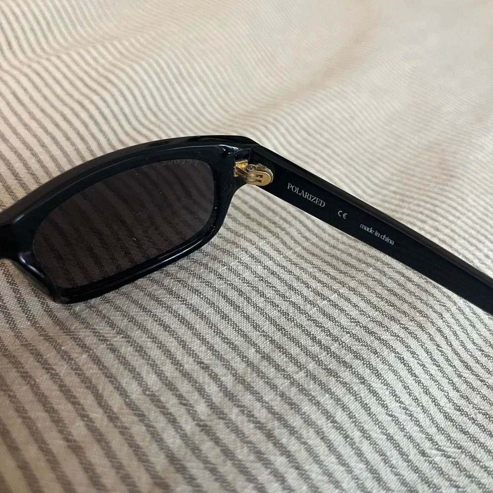 FÉROCE Hilary Polarized Sunglasses Black - 90’s Y2K rectangular frame
